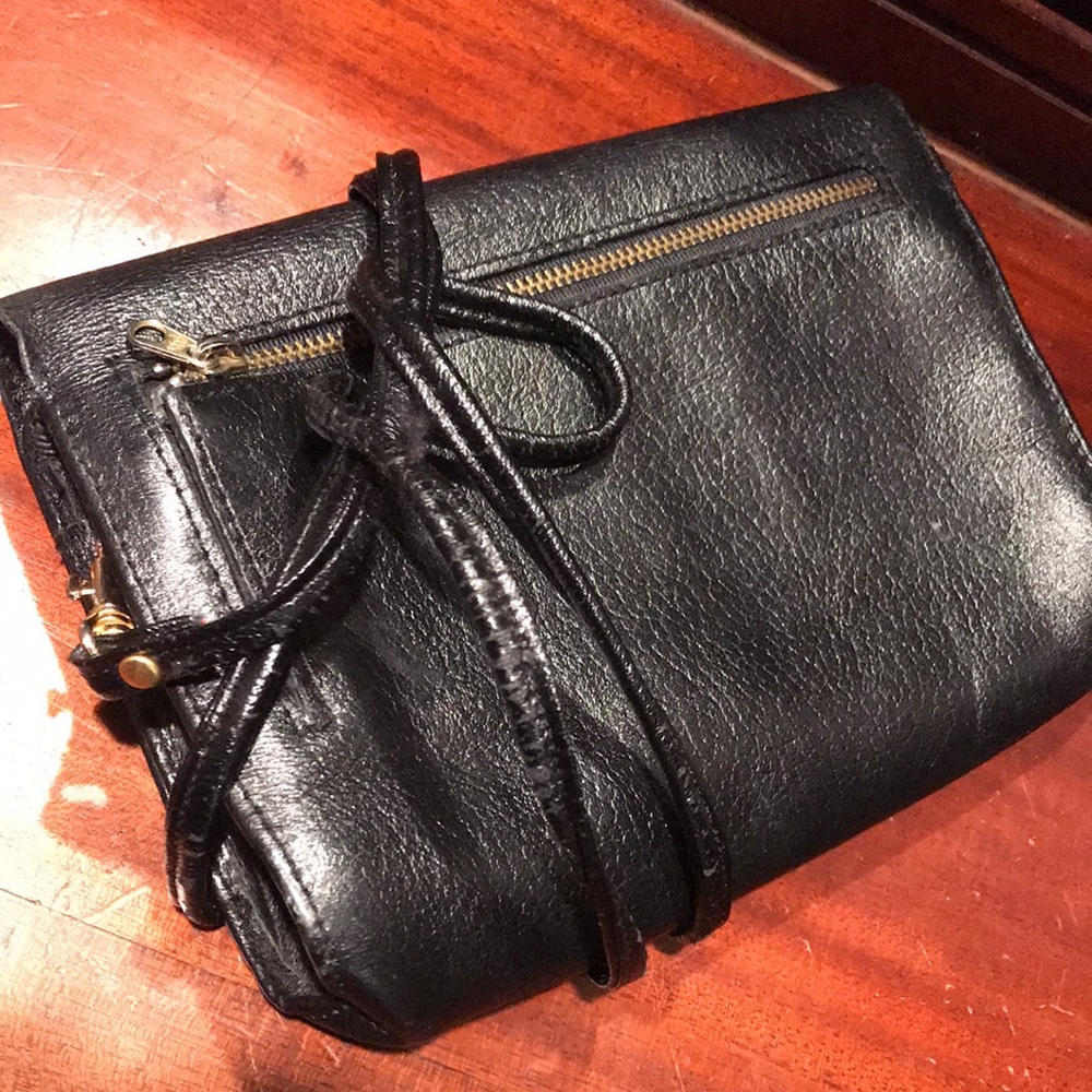 Field Manor Quality Leather Cross Body PERFECT